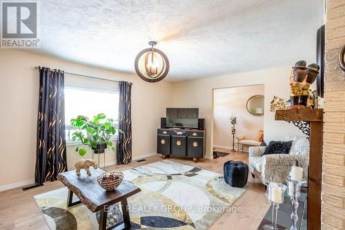 640 Victoria Street N, Tweed (Hungerford (Twp)), ON - Indoor Photo Showing Living Room