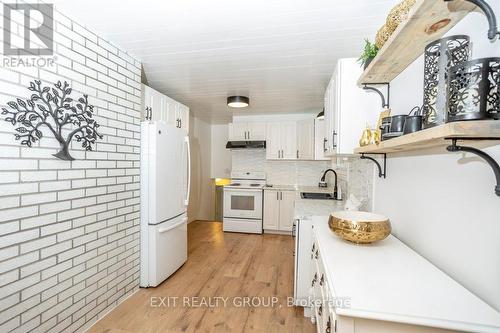 640 Victoria Street N, Tweed (Hungerford (Twp)), ON - Indoor Photo Showing Kitchen