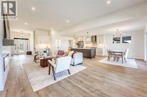 3515 Mia Lane, Plympton-Wyoming, ON - Indoor Photo Showing Living Room