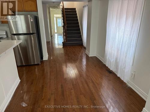 100 Sandcherry Crescent, Brampton, ON - Indoor Photo Showing Kitchen