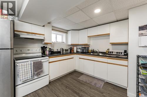 2020 Ross Crescent, Prince George, BC - Indoor Photo Showing Kitchen With Double Sink