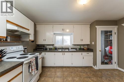 2020 Ross Crescent, Prince George, BC - Indoor Photo Showing Kitchen With Double Sink