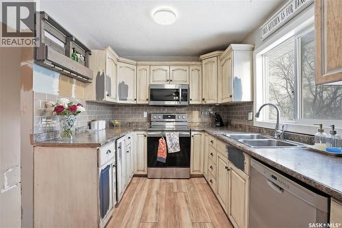 5 4Th Avenue N, Martensville, SK - Indoor Photo Showing Kitchen With Double Sink