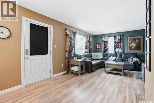5 4Th Avenue N, Martensville, SK - Indoor Photo Showing Living Room