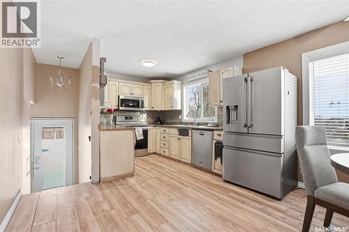 5 4Th Avenue N, Martensville, SK - Indoor Photo Showing Kitchen
