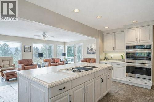 1465 West Kelowna Road, West Kelowna, BC - Indoor Photo Showing Kitchen