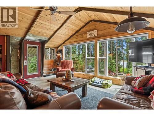 Block E Crooked Lake, Lake Country, BC - Indoor Photo Showing Living Room