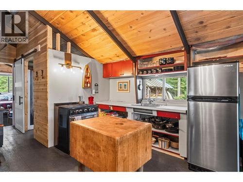 Block E Crooked Lake, Lake Country, BC - Indoor Photo Showing Kitchen