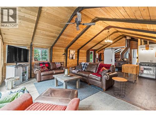 Block E Crooked Lake, Lake Country, BC - Indoor Photo Showing Living Room