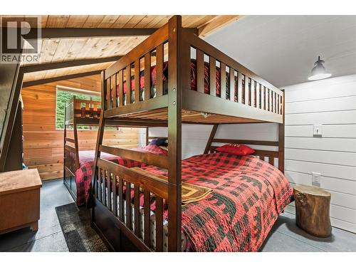 Block E Crooked Lake, Lake Country, BC - Indoor Photo Showing Bedroom