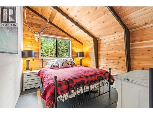 Block E Crooked Lake, Lake Country, BC - Indoor Photo Showing Bedroom