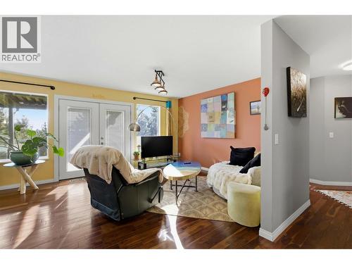 3109 Ensign Way, Kelowna, BC - Indoor Photo Showing Living Room