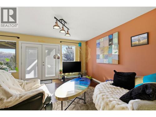 3109 Ensign Way, Kelowna, BC - Indoor Photo Showing Living Room