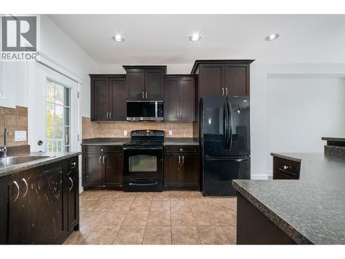2800 Auburn Road, West Kelowna, BC - Indoor Photo Showing Kitchen