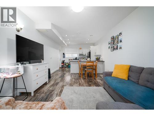 2800 Auburn Road, West Kelowna, BC - Indoor Photo Showing Living Room