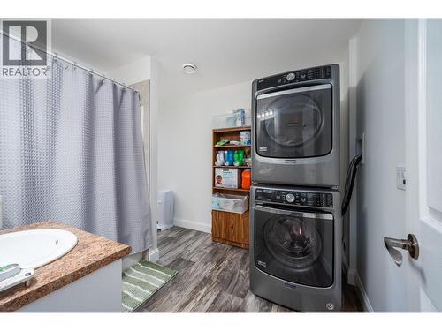 2800 Auburn Road, West Kelowna, BC - Indoor Photo Showing Laundry Room