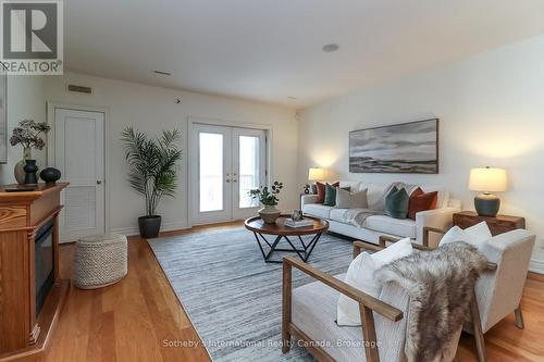 308 - 25 Beaver Street S, Blue Mountains, ON - Indoor Photo Showing Living Room