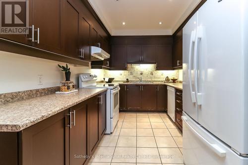 308 - 25 Beaver Street S, Blue Mountains, ON - Indoor Photo Showing Kitchen