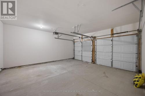 66 - 601 Grenfell Drive, London North (North C), ON - Indoor Photo Showing Garage