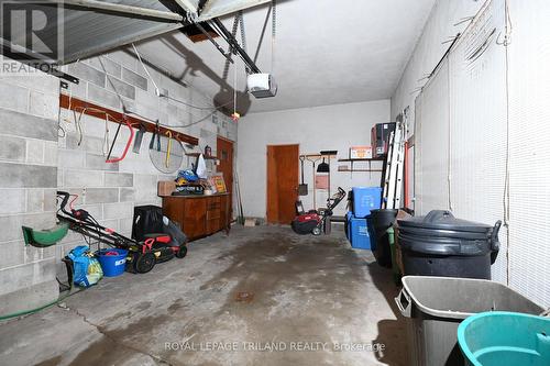 Single Attached Garage with inside entry - 12 Mountsfield Drive, London South (South G), ON - Indoor Photo Showing Garage