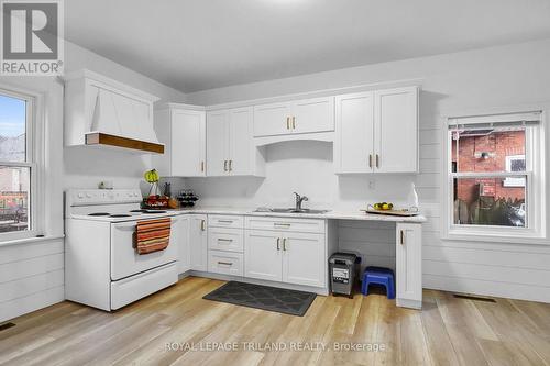 86 Kains Street, St. Thomas, ON - Indoor Photo Showing Kitchen With Double Sink