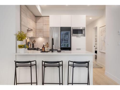 101 30494 Cardinal Avenue, Abbotsford, BC - Indoor Photo Showing Kitchen With Upgraded Kitchen