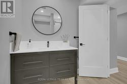 Quartz vanity in L/L bathrm - 