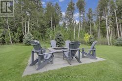 Custom built firepit area & super private woodland - 