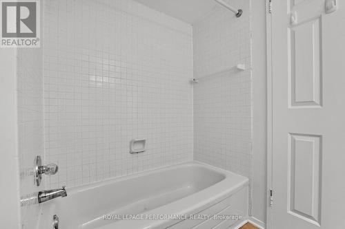 1701 - 470 Laurier Avenue W, Ottawa, ON - Indoor Photo Showing Bathroom