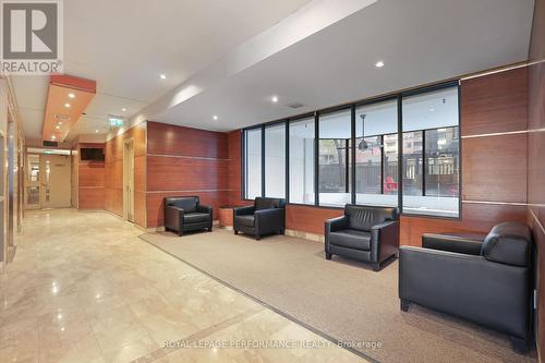 1701 - 470 Laurier Avenue W, Ottawa, ON - Indoor