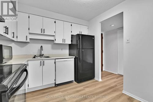 1701 - 470 Laurier Avenue W, Ottawa, ON - Indoor Photo Showing Kitchen