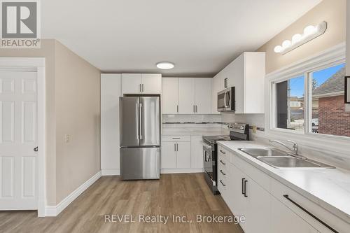 184 Queenston Street, St. Catharines (E. Chester), ON - Indoor Photo Showing Kitchen With Double Sink