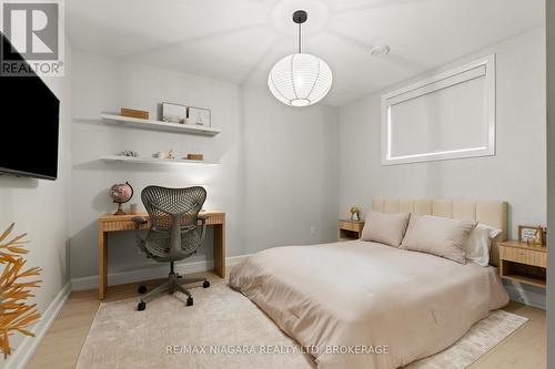 27 Maple Leaf Avenue S, Fort Erie (Ridgeway), ON - Indoor Photo Showing Bedroom