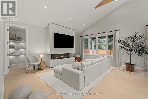 27 Maple Leaf Avenue S, Fort Erie (Ridgeway), ON - Indoor With Fireplace