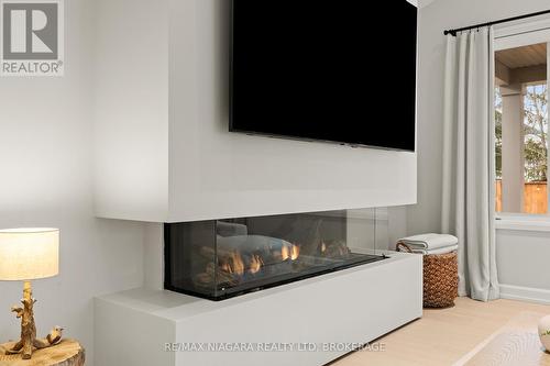 27 Maple Leaf Avenue S, Fort Erie (Ridgeway), ON - Indoor With Fireplace