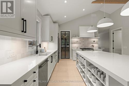 27 Maple Leaf Avenue S, Fort Erie (Ridgeway), ON - Indoor Photo Showing Kitchen With Upgraded Kitchen