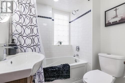 254 St Clair Boulevard, Hamilton (St. Clair), ON - Indoor Photo Showing Bathroom