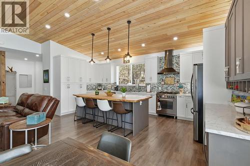 7145 Dunwaters Road, Kelowna, BC - Indoor Photo Showing Kitchen With Upgraded Kitchen