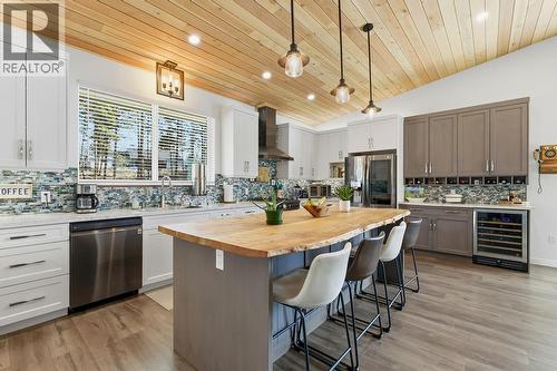 7145 Dunwaters Road, Kelowna, BC - Indoor Photo Showing Kitchen With Upgraded Kitchen