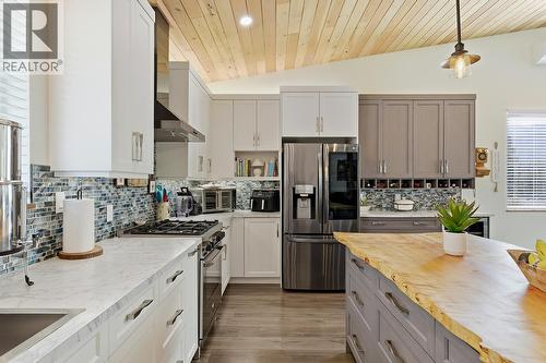 7145 Dunwaters Road, Kelowna, BC - Indoor Photo Showing Kitchen With Upgraded Kitchen