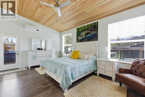 7145 Dunwaters Road, Kelowna, BC - Indoor Photo Showing Bedroom