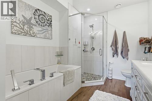 7145 Dunwaters Road, Kelowna, BC - Indoor Photo Showing Bathroom