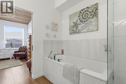 7145 Dunwaters Road, Kelowna, BC - Indoor Photo Showing Bathroom