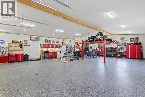 7145 Dunwaters Road, Kelowna, BC - Indoor Photo Showing Garage
