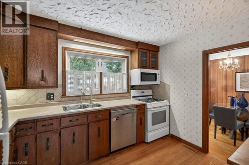 324 Woodworth Drive W, Ancaster, ON - Indoor Photo Showing Kitchen With Double Sink