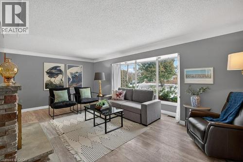 324 Woodworth Drive W, Ancaster, ON - Indoor Photo Showing Living Room