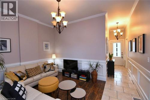 113 Steven Street, Hamilton, ON - Indoor Photo Showing Living Room