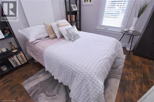 113 Steven Street, Hamilton, ON - Indoor Photo Showing Bedroom