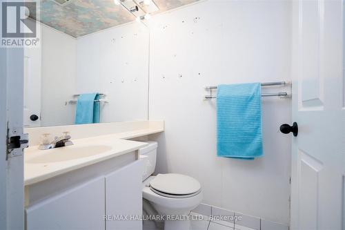 613 - 24 Wellesley Street W, Toronto, ON - Indoor Photo Showing Bathroom