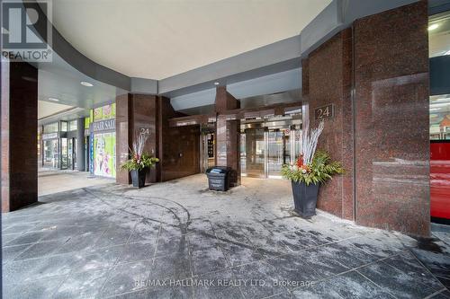 613 - 24 Wellesley Street W, Toronto, ON - 